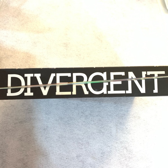 Sephora Divergent Multipiece Collectors Makeup Kit - Picture 4 of 16
